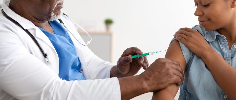 Ghana vaccine requirements for travelers, including Yellow Fever and recommended shots before visiting