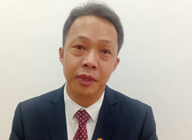 General Surgeon at LEKMA Hospital in Accra, Chief Physician Dr Yongguang Yang, MD, PhD