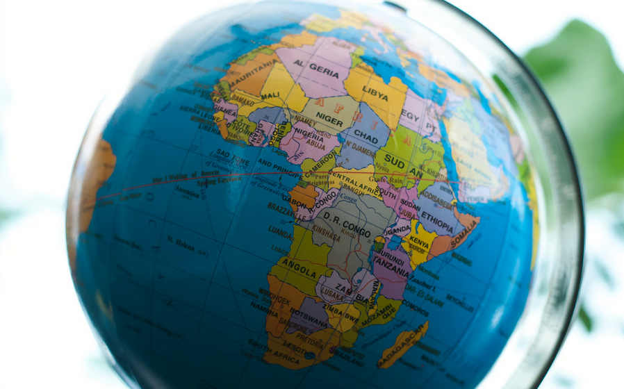 Map highlighting Ghana, Nigeria, South Africa, and Kenya as top destinations for Americans moving to Africa in 2026