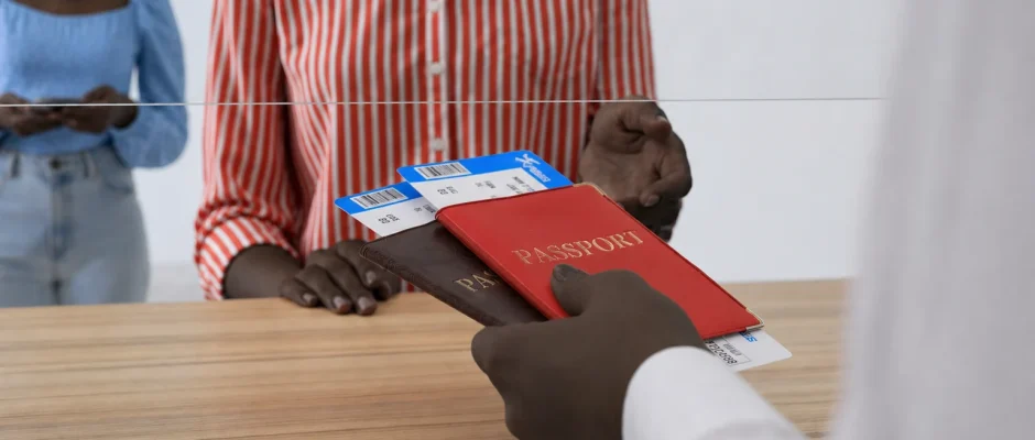 Ghana emergency visa applications moving to the Ghana Immigration Service online e-Visa system Caption: Ghana is expanding online processing for business and tourist visa applications through its national e-Visa platform.
