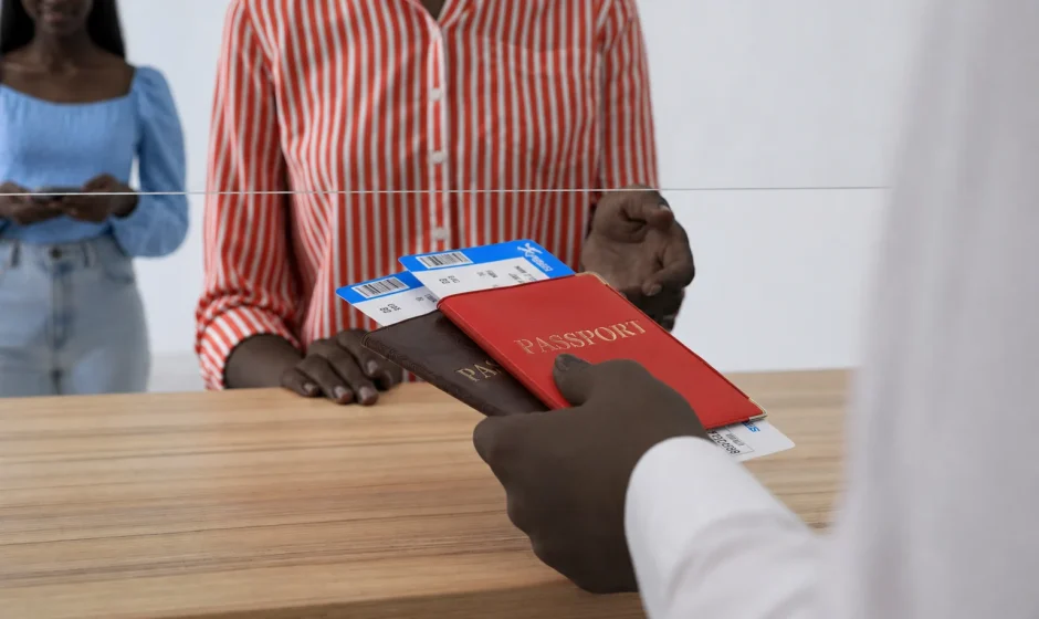 Ghana emergency visa applications moving to the Ghana Immigration Service online e-Visa system Caption: Ghana is expanding online processing for business and tourist visa applications through its national e-Visa platform.