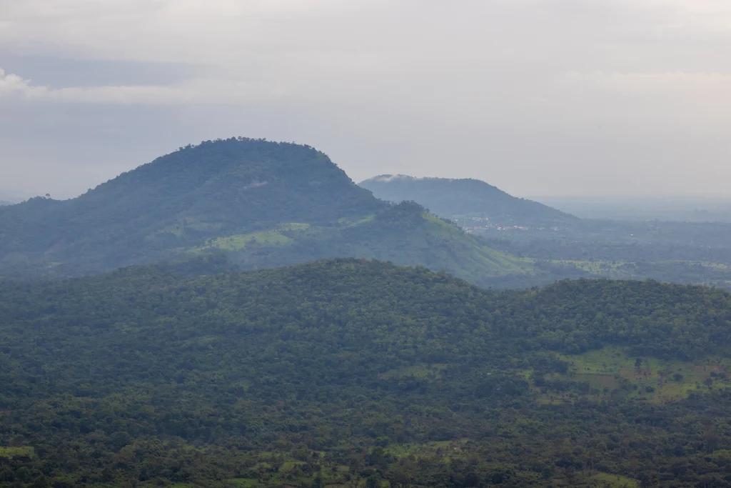 Beautiful Landscape view on the Afadjato Mountain with vegetation3